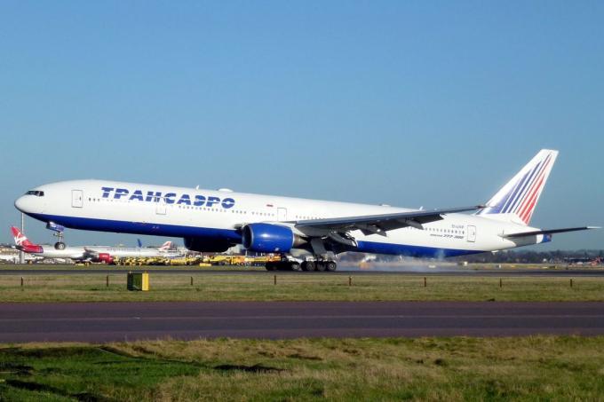 Boeing 777-300 de la compañía "Transaero"