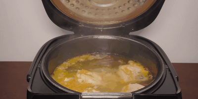 Cómo cocinar fideos en una olla de cocción lenta.