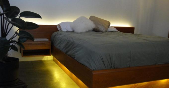 Pequeño dormitorio: cama inusual