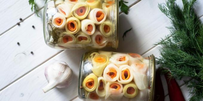 Rollitos de calabacín marinados con zanahorias