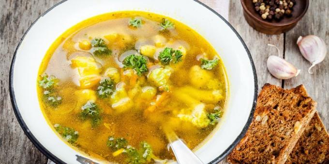 sopas de verduras: sopa de guisantes con la coliflor