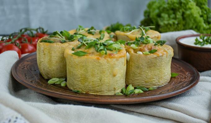 Calabacín relleno de carne, arroz y verduras