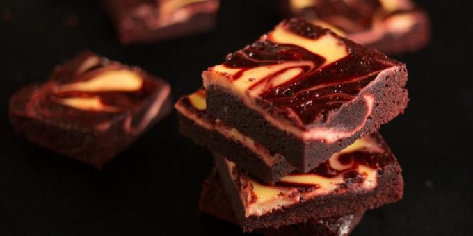 Brownie con cacao y queso crema a la Red Velvet