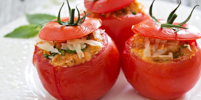 queso: Huevos revueltos en salsa de tomate