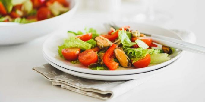 Ensalada de mejillones, tomates y pimientos