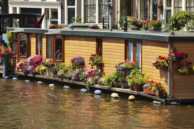 Ámsterdam. barcaza que viven