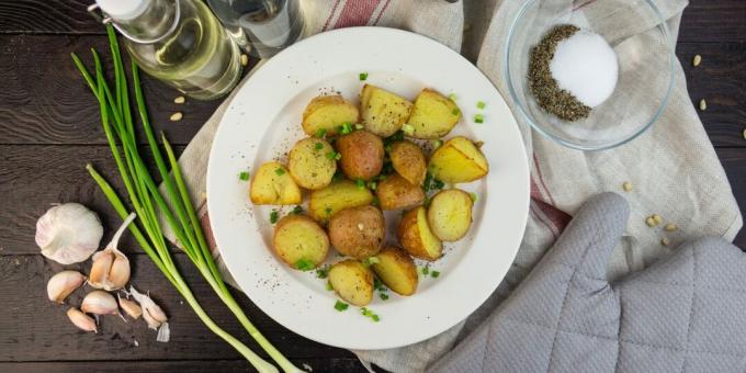 Patatas nuevas al horno con sal y vinagre