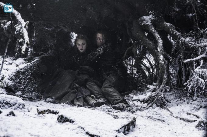 Teón y Sansa escapar de la persecución