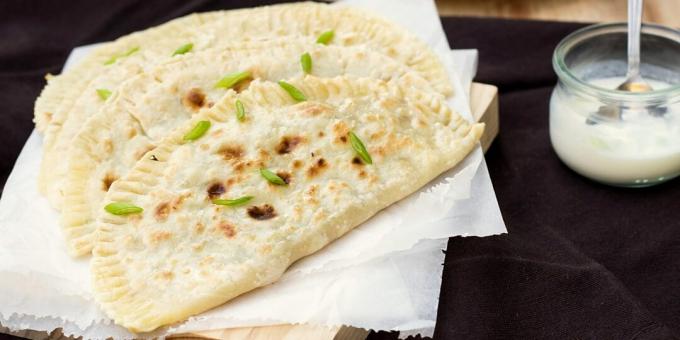 Tortillas muy sencillas con queso en una sartén