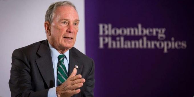 prominentes hombres de negocios: Michael Bloomberg, Bloomberg