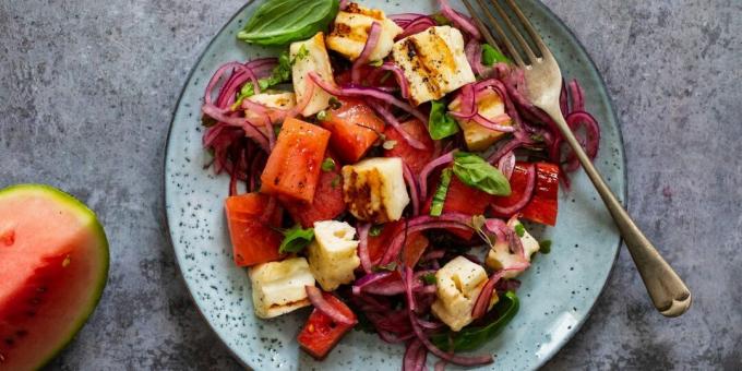 Ensalada con sandía y halloumi