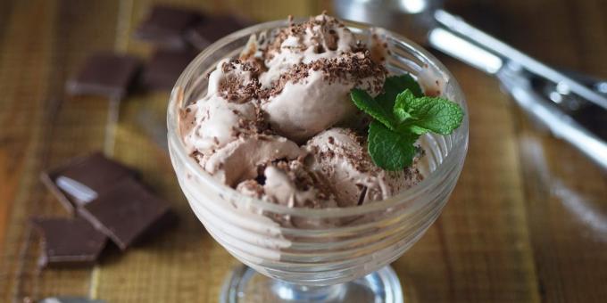 Helado de chocolate con leche condensada