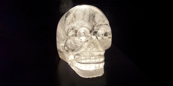 Tecnologías de civilizaciones antiguas: calavera de cristal en el Museo Quai Branly, París