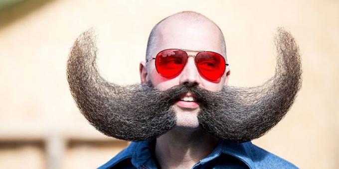 bigote extravagante