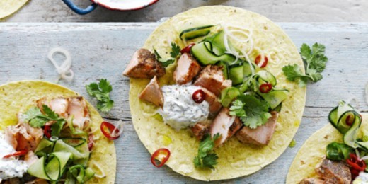Qué cocinar para la cena: tacos con salmón y especias
