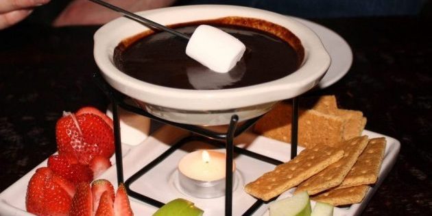 El chocolate negro: fondue de chocolate con naranja