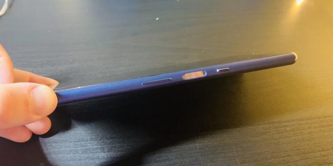 Sony Xperia 10 Plus: borde derecho