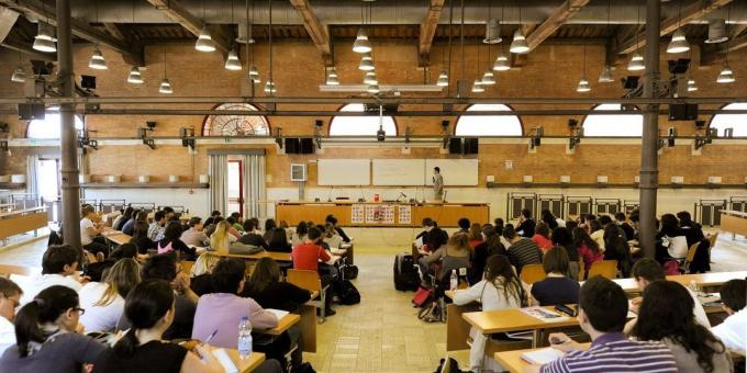 La educación superior en Italia: los estudiantes eligen sus mayoría de las disciplinas son libres de decidir cuándo están listos para tomar los exámenes