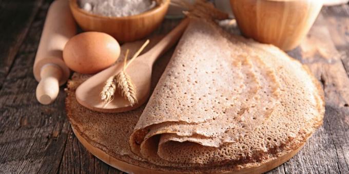 Tortitas de trigo sarraceno y harina de trigo: una receta sencilla
