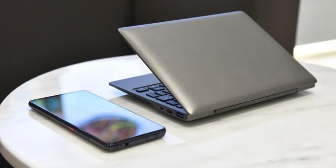 el tamaño de la portátil es comparable con el iPad Mini