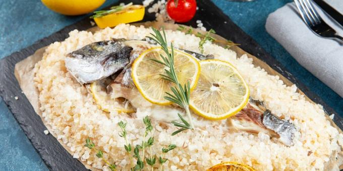 Receta de pescado al horno: dorado en sal
