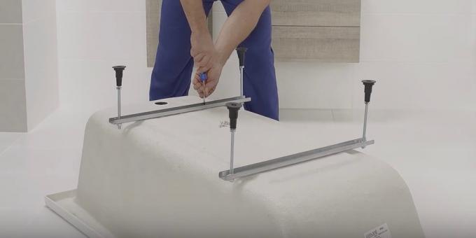 Instalación del baño: cómo montar los pies de baño de acrílico