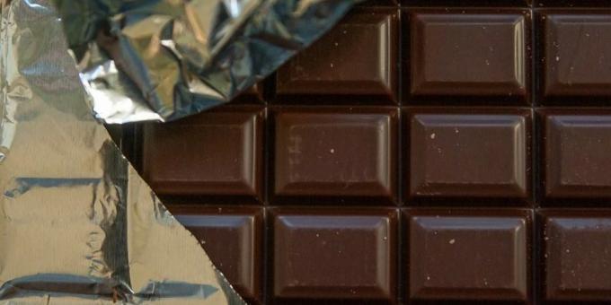 Qué alimentos contienen hierro: chocolate amargo