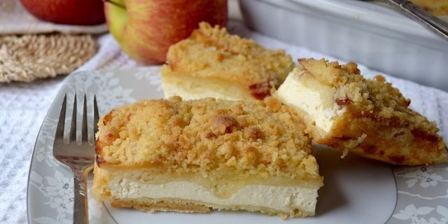 pastel de masa con manzanas y queso