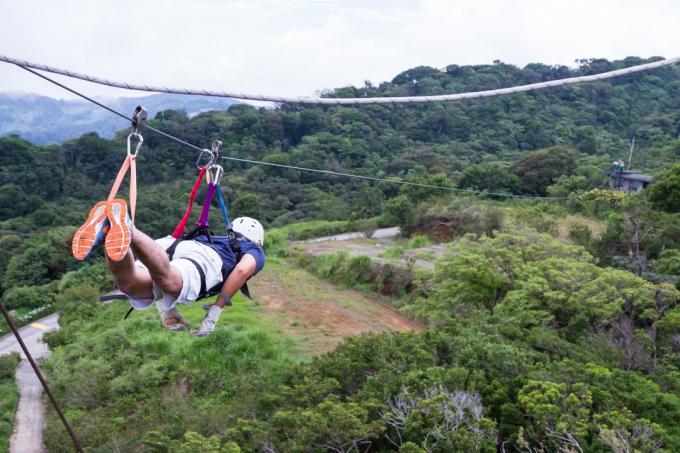 Donde ir de vacaciones: ziplayn sobre la selva en Costa Rica