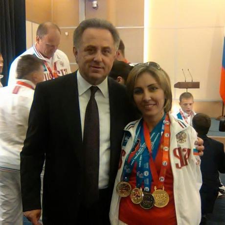 Sakinat Magomedov con el ministro de Deportes, Vitaly Mutko