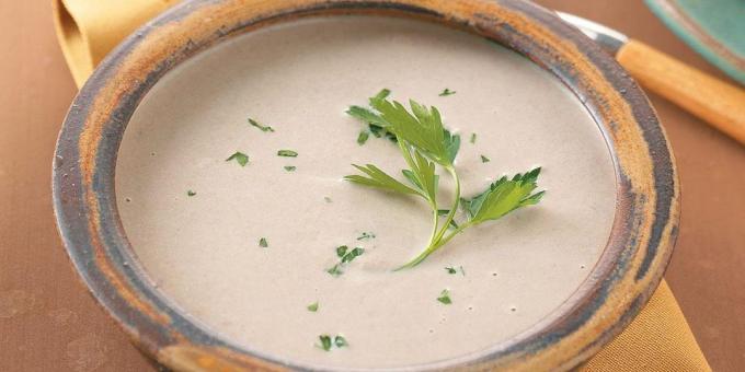 Recetas de sopas de crema: sopa de crema con nueces y salsa bechamel