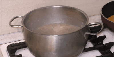 Cómo cocinar gachas de trigo en la estufa
