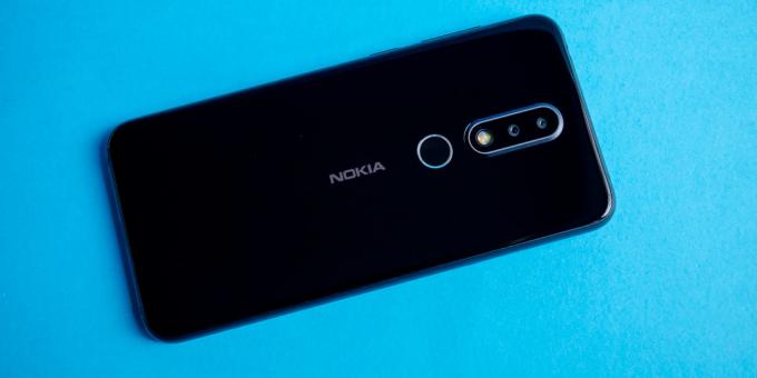 Revisión de Nokia 6.1 Plus: Contraportada