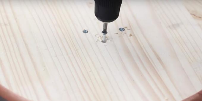 Cómo hacer un rascador: conecta piezas de madera
