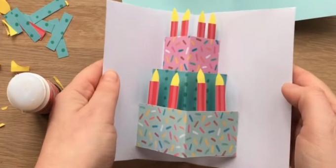 Tarjeta de cumpleaños con sus propias manos: cortar y pegar las velas a la torta