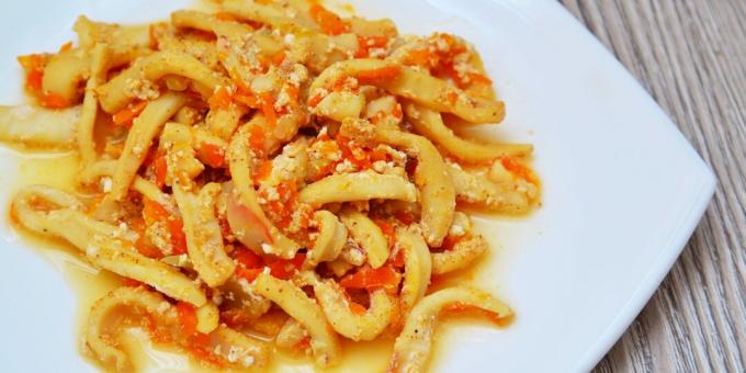 Calamares fritos con crema agria y zanahorias: una receta sencilla