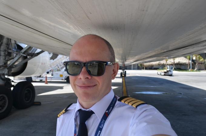 piloto Andrew Gromozdin "Boeing" en la profesión de la demanda