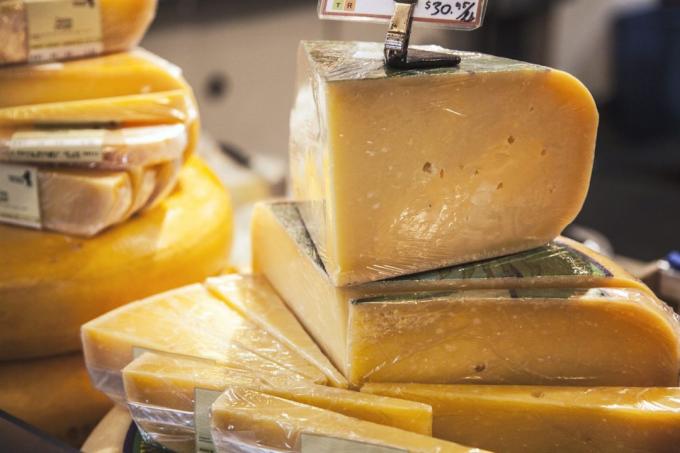 El queso contiene caseína y nos hace querer disfrutar una y otra vez