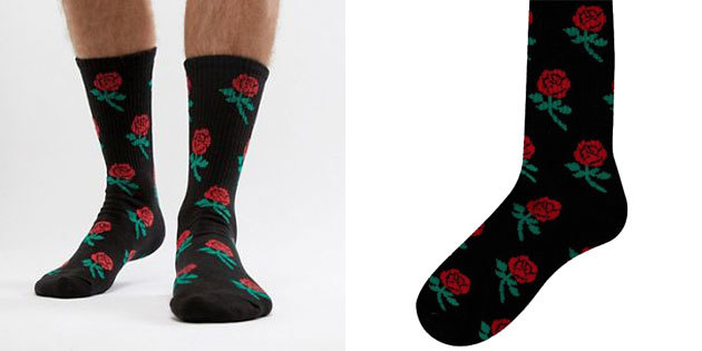 Bellos calcetines con rosetas de Pull & Bear