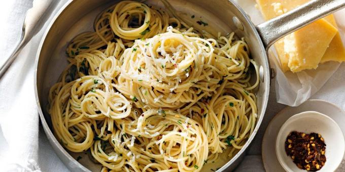 Los platos con ajo: Espagueti Aglio e Olio