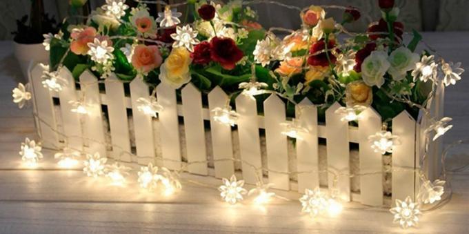 Garland con linternas y flores