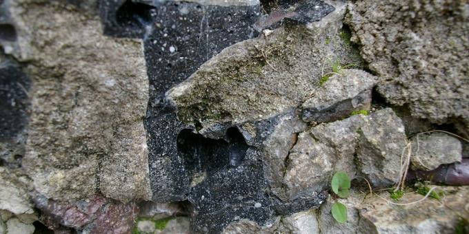 Tecnologías de la civilización antigua: Fragmento de pared en Saint-Suzanne, Mayenne, Francia