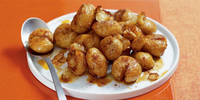 Crujientes patatas en el horno