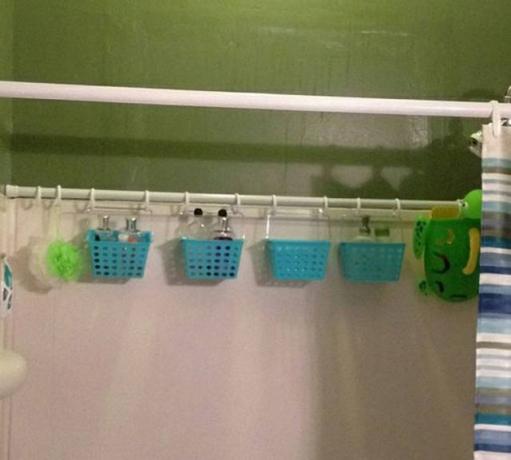 cómo colgar accesorios de ducha