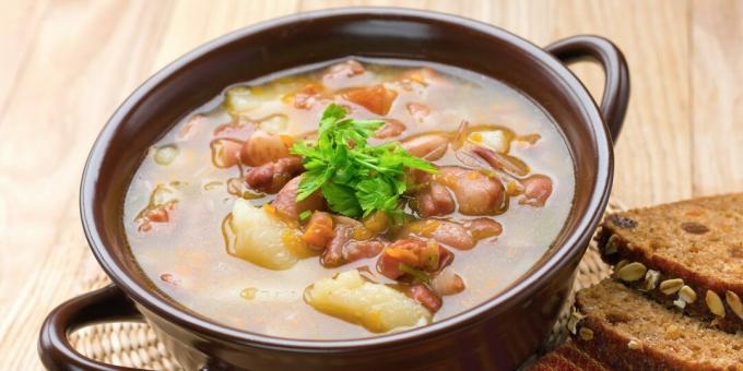 Sopa de frijoles con cerdo: una receta sencilla