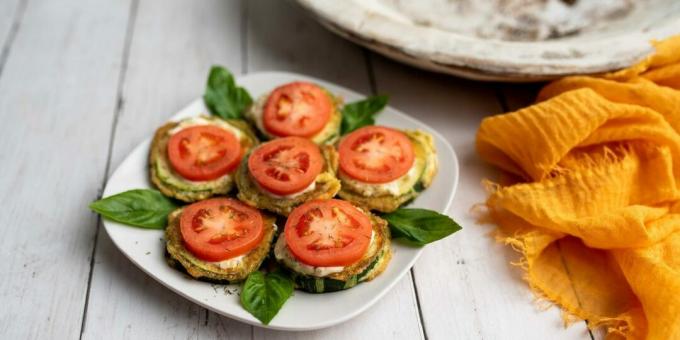 Aperitivo de calabacín y tomates con ajo