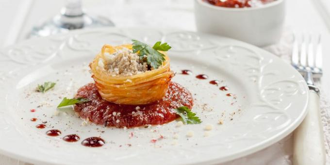 Nidos de pasta con carne picada al horno