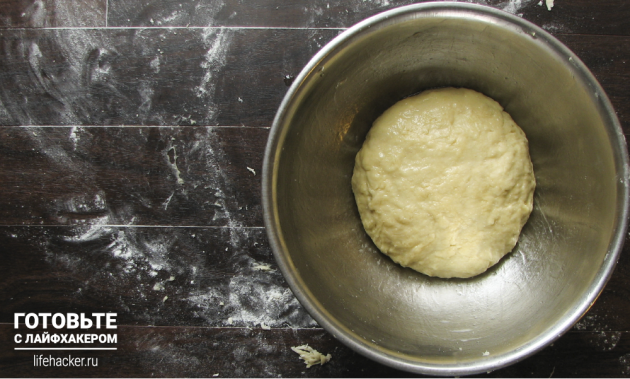 Cocinar rosquillas en el horno: amasar la masa