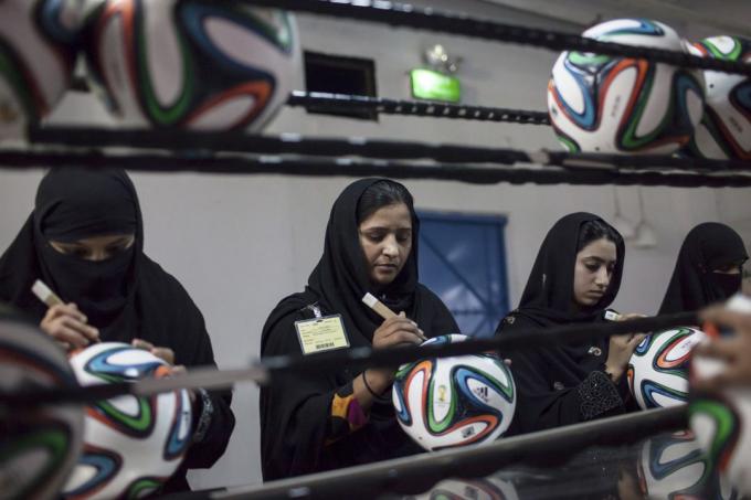 La producción de balones de fútbol, ​​Pakistán