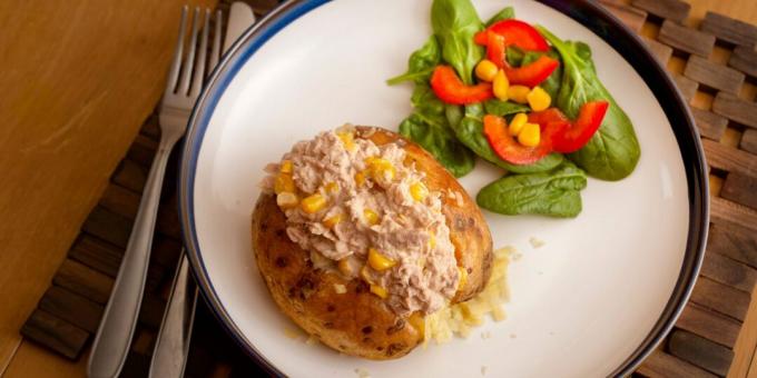 Patatas rellenas de atún y maíz